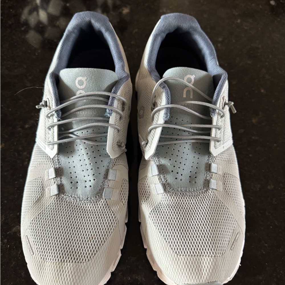 Women’s On Cloud Sneaker size 7.5 like new